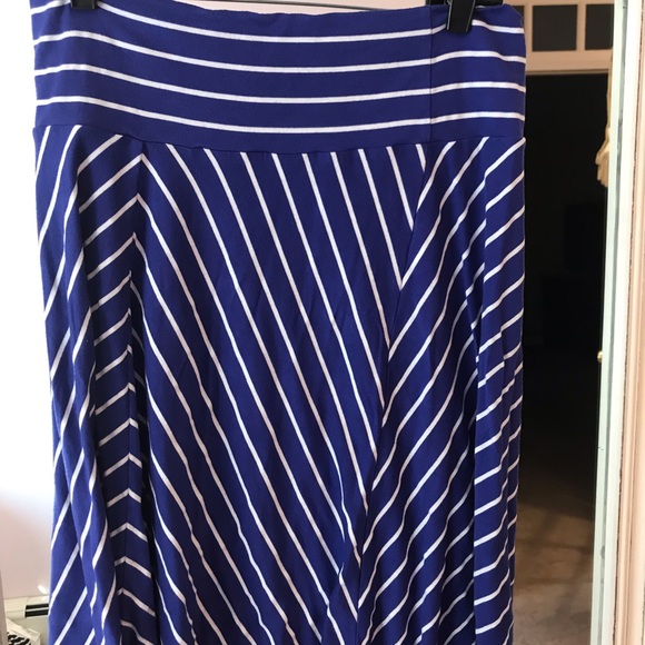 A Pea in the Pod maternity skirt - Picture 2 of 5